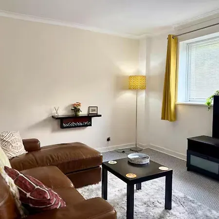 Bright & Spacious Flat - Jct 44 -